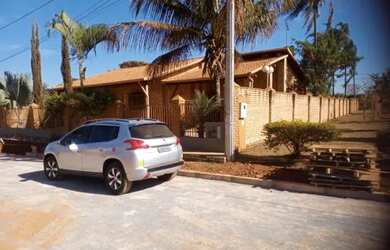 Imagem: A casa em condomínio possui 3 Dormitórios, 3 Banheiros, 4