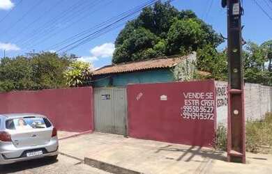 Imagem: A casa possui 3 Dormitórios, 1 Banheiro, 2 Vagas na garagem