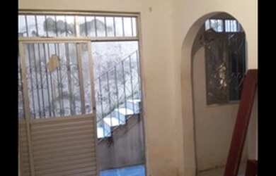 Imagem: A casa possui 3 Dormitórios, 2 Banheiros e está localizado