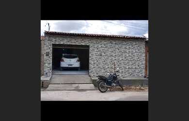 Imagem: A casa possui 2 Dormitórios, 2 Banheiros, 2 Vagas na garagem