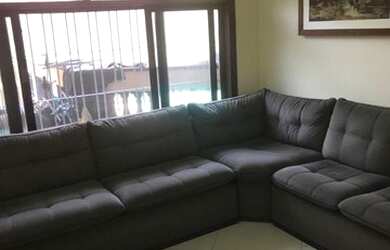 Imagem: A casa possui 3 Dormitórios, 2 Banheiros, 2 Vagas na garagem