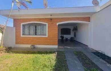 Imagem: A casa possui 2 Dormitórios, 2 Banheiros, 2 Vagas na garagem