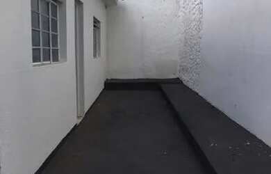 Imagem: A casa possui 2 Dormitórios, 1 Banheiro, 1 Vaga na garagem