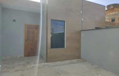 Imagem: A casa possui 3 Dormitórios, 1 Banheiro, 2 Vagas na garagem