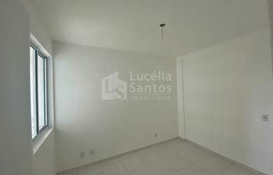 Imagem: O apartamento possui 3 Dormitórios, 1 Banheiro, 2 Vagas na