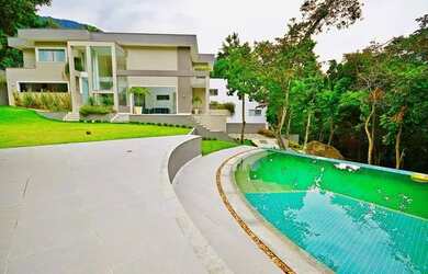 Imagem: A casa em condomínio possui 5 Dormitórios, 5 Banheiros, 3