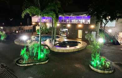 Imagem: A casa possui 1 Dormitório, 1 Banheiro, 1 Vaga na garagem