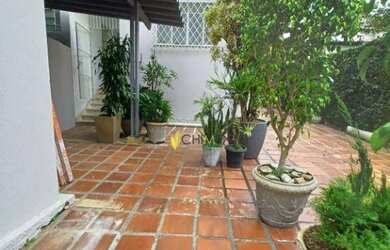 Imagem: O depósito possui 2 Vagas na garagem, 500m² de Área e está