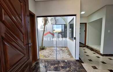 Imagem: A casa possui 4 Dormitórios, 4 Banheiros, 5 Vagas na garagem