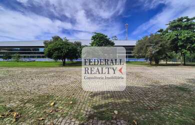 Imagem: O depósito possui 5 Vagas na garagem e 16000m² de Área e