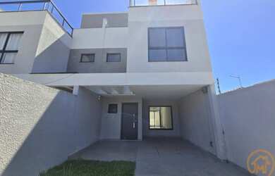 Imagem: A casa possui 3 Dormitórios, 1 Banheiro, 3 Vagas na garagem