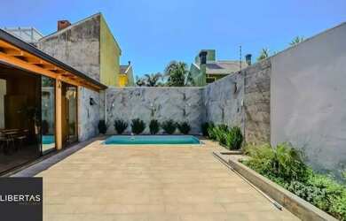 Imagem 2: Casa semi mobiliada com churrasqueira e piscina no bairro Ecoville