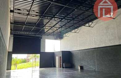 Imagem: O depósito possui 3 Vagas na garagem, 205m² de Área, Imóvel