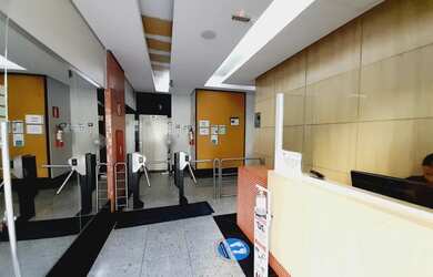 Imagem: O depósito possui 5 Vagas na garagem e 2000m² de Área e está