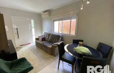 Imagem: A casa possui 2 Dormitórios, 2 Banheiros, 94m² de Área, Imóvel