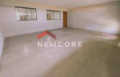 Imagem: A casa possui 2 Dormitórios, 2 Banheiros, 2 Vagas na garagem