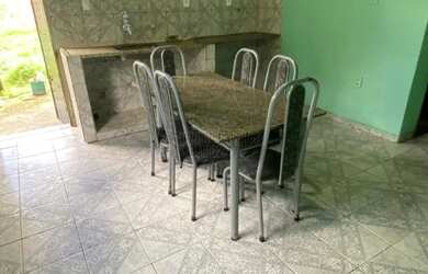 Imagem: A casa possui 2 Dormitórios, 1 Banheiro e está localizado