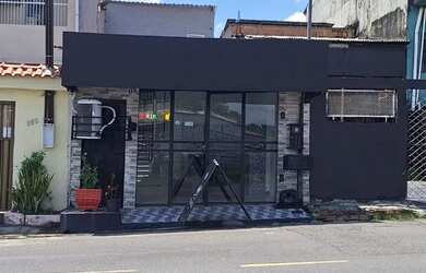 Imagem: A casa possui 4 Dormitórios, 3 Banheiros, 1 Vaga na garagem