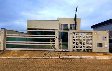 Imagem: A casa em condomínio possui 4 Dormitórios, 2 Banheiros, 4