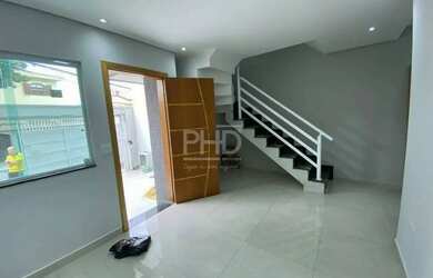 Imagem: A casa possui 2 Dormitórios, 3 Banheiros, 2 Vagas na garagem