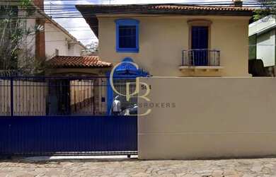 Imagem: O depósito possui 2 Vagas na garagem, 300m² de Área e está