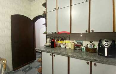 Imagem 8: Apresentamos uma casa com dois pavimentos situada em local estratégico...