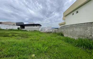 Imagem: O terreno possui 403m² de Área e está localizado em Senador