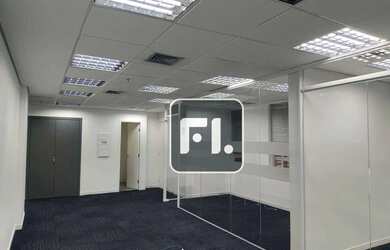 Imagem: O depósito possui 5 Vagas na garagem, 320m² de Área e está