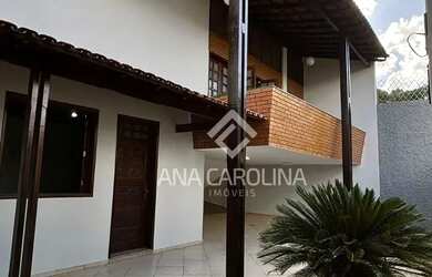 Imagem: A casa à venda possui 5 Dormitórios, 2 Banheiros, 2 Vagas