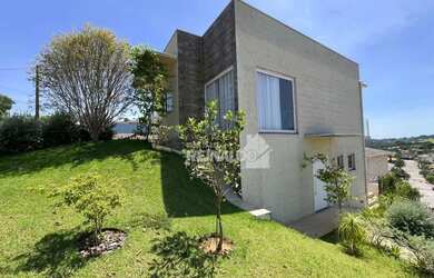 Imagem: A casa em condomínio possui 4 Dormitórios, 5 Banheiros, 2