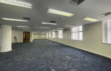 Imagem: O depósito possui 268m² de Área e está localizado em Centro