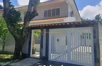 Imagem: A casa possui 5 Dormitórios, 4 Banheiros, 5 Vagas na garagem