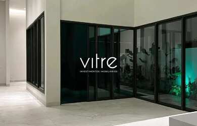 Imagem: A casa possui 3 Dormitórios, 5 Banheiros, 4 Vagas na garagem