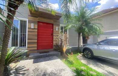 Imagem: A casa possui 3 Dormitórios, 3 Banheiros, 2 Vagas na garagem