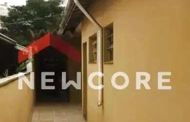 Imagem: A casa possui 2 Dormitórios, 2 Banheiros, 2 Vagas na garagem