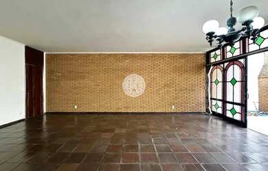 Imagem: A casa à venda possui 3 Dormitórios, 4 Banheiros, 5 Vagas