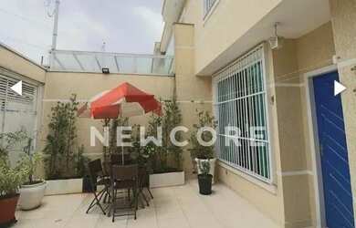 Imagem: A casa possui 3 Dormitórios, 3 Banheiros, 2 Vagas na garagem