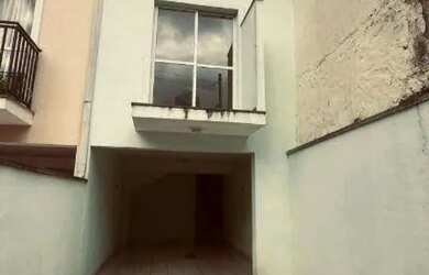 Imagem: A casa possui 2 Dormitórios, 2 Banheiros, 2 Vagas na garagem