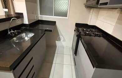 Imagem: O apartamento possui 2 Dormitórios, 1 Banheiro, 1 Vaga na garagem