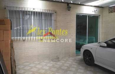 Imagem: A casa possui 2 Dormitórios, 1 Banheiro, 2 Vagas na garagem