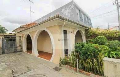 Imagem: A casa possui 2 Dormitórios, 1 Banheiro, 4 Vagas na garagem