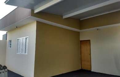 Imagem: A casa possui 2 Dormitórios, 2 Banheiros, 2 Vagas na garagem