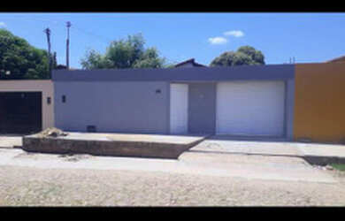 Imagem: A casa possui 2 Dormitórios, 1 Banheiro, 4 Vagas na garagem