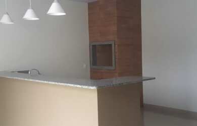 Imagem: A casa possui 3 Dormitórios, 2 Banheiros, 3 Vagas na garagem