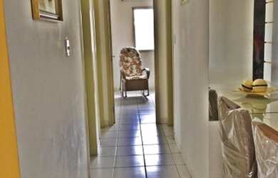 Imagem: O apartamento possui 3 Dormitórios e 2 Banheiros e está localizado