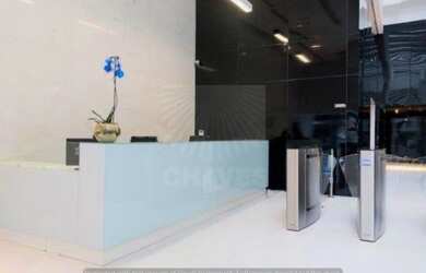 Imagem: O depósito possui 4 Vagas na garagem, 356m² de Área e está