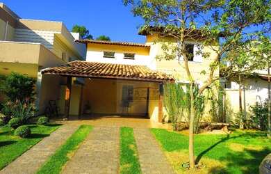 Imagem: A casa em condomínio à venda possui 3 Dormitórios, 3 Banheiros