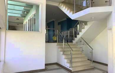 Imagem: A casa possui 5 Dormitórios, 5 Banheiros, 5 Vagas na garagem