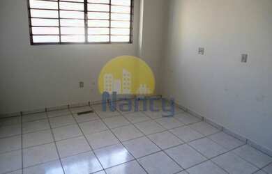 Imagem: O depósito para alugar possui e está localizado em Vila Tibério