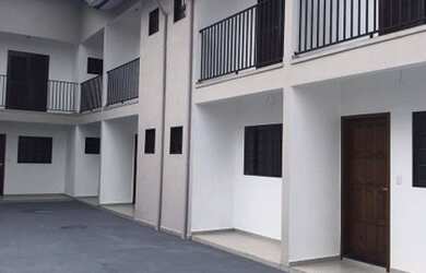 Imagem: A casa possui 2 Dormitórios, 3 Banheiros, 1 Vaga na garagem